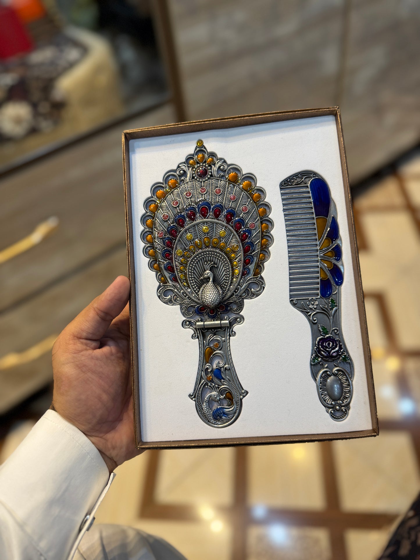Beautiful big size mirror comb