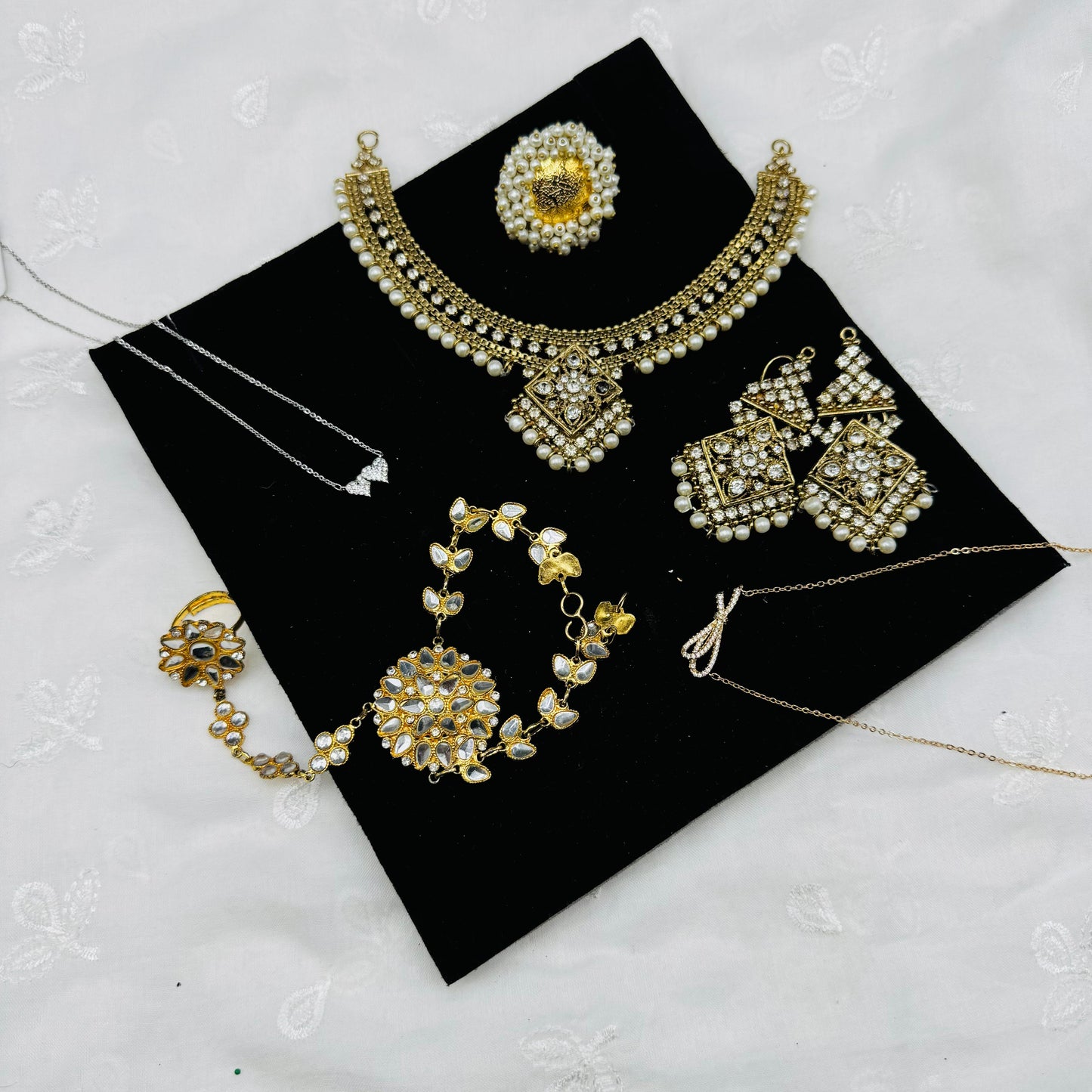 DEAL 4: With 4 articles_ Real price_4000_Discounted: 2200