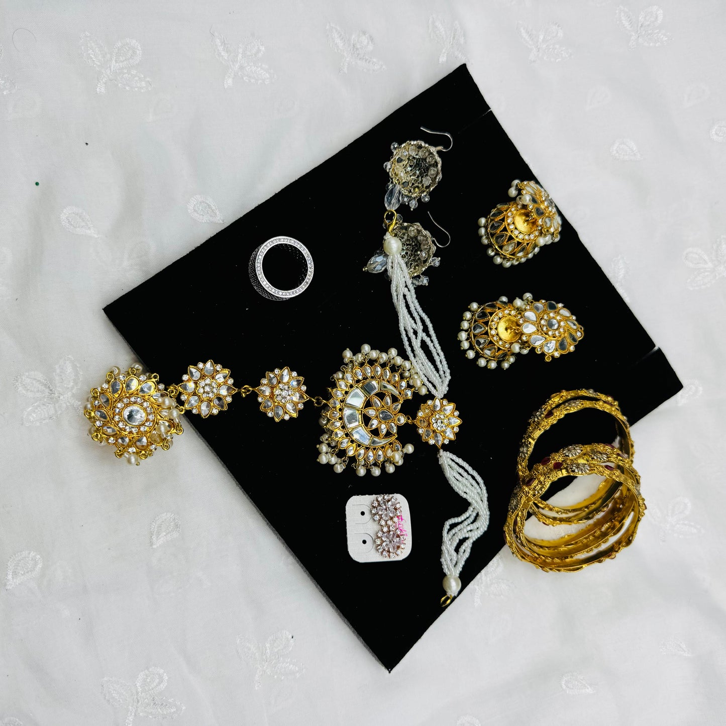 DEAL 5: With 4 articles_ Real price_4000_Discounted: 2200