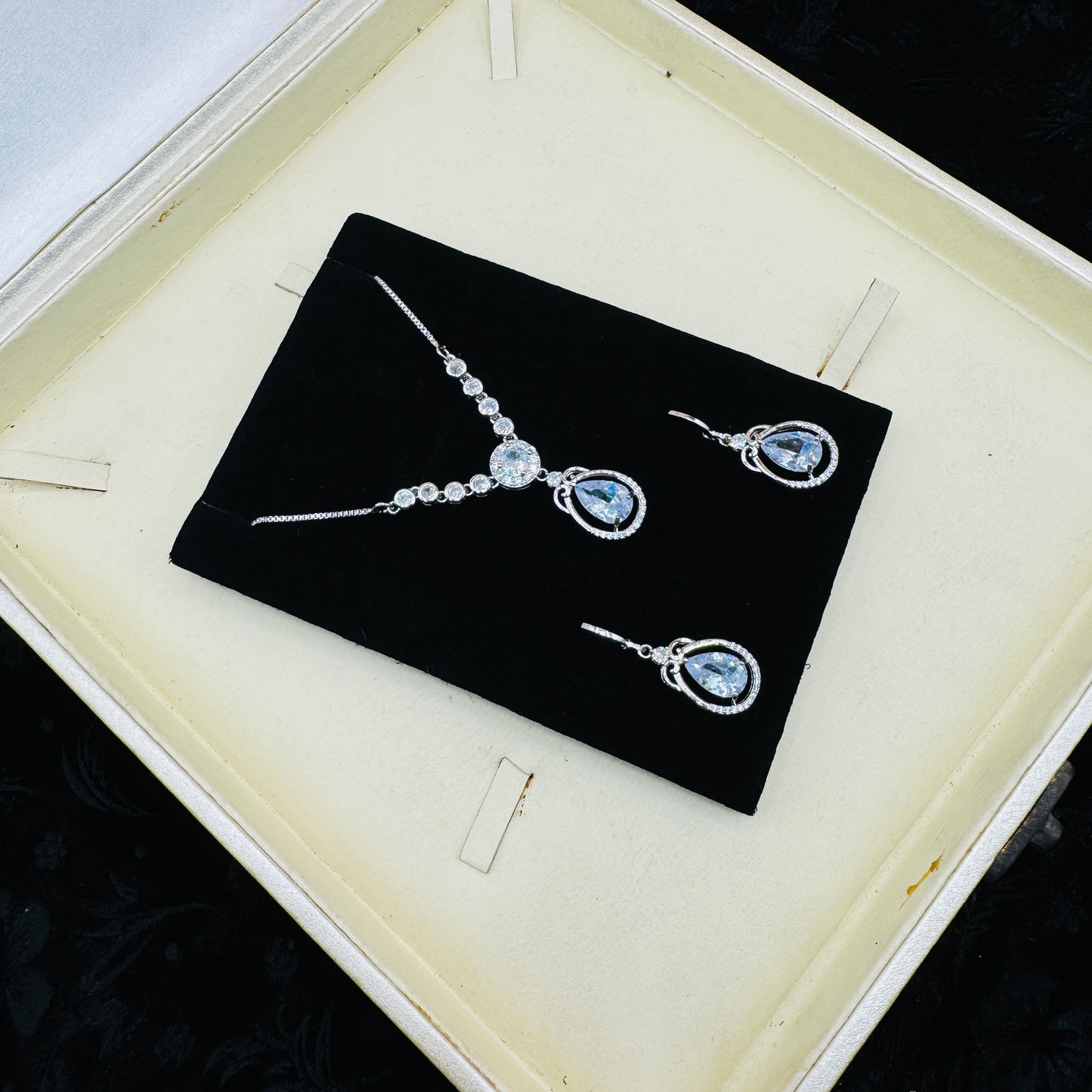 Beautiful Locket Set