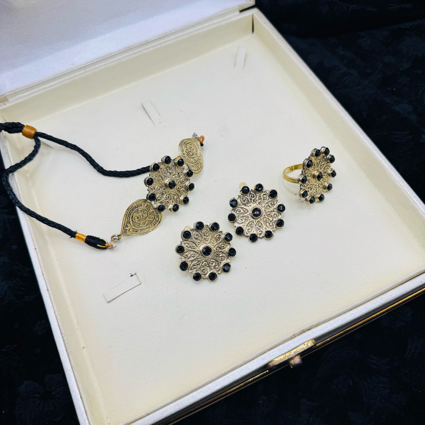Beautiful new Design Choker set