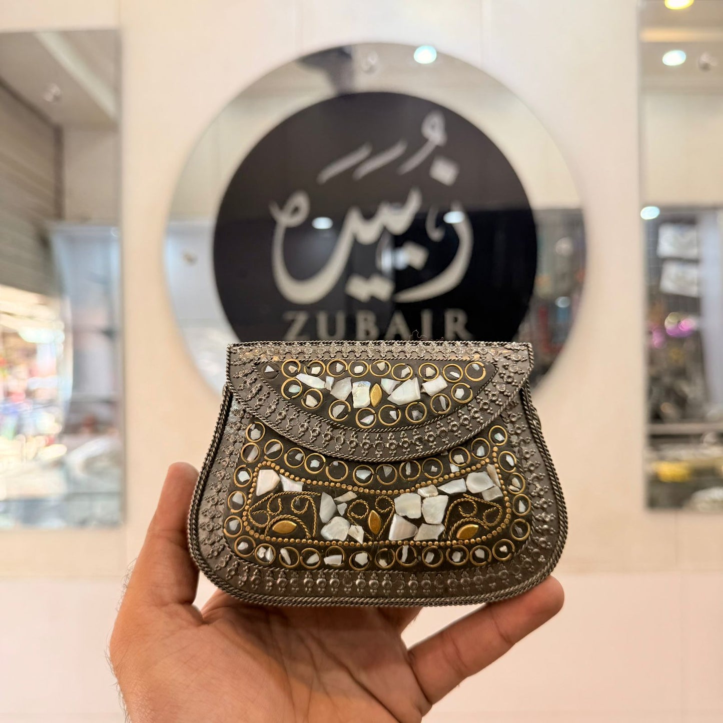 HandMade Indian Sippi Medium Clutch