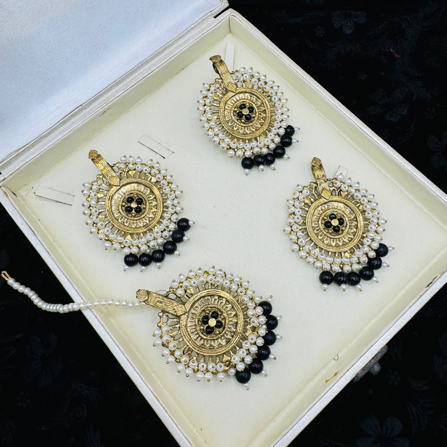 Beautiful new Design Gajra Earrings With matching Ring & Teeka