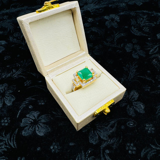 Green Gold-Polish Ring with Semiprecious Stone