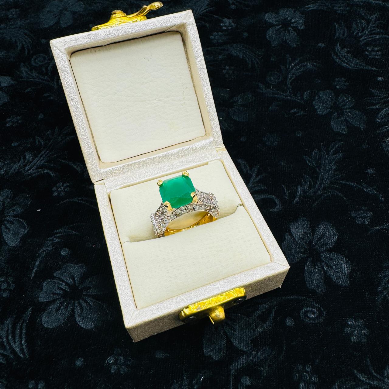 Green Gold-Polish Ring with Semiprecious Stone