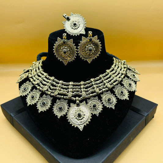 BEAUTIFUL BLACK NECKLACE SET