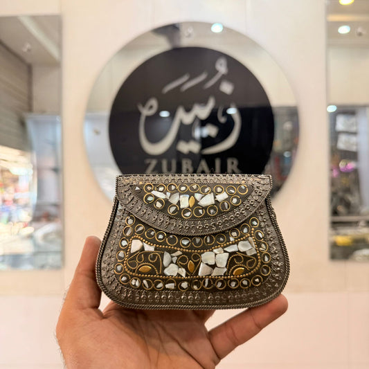 HandMade Indian Sippi Medium Clutch
