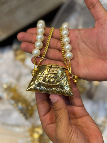 Stylish Small Metal Pearl Clutch_New Arrival